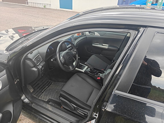 Subaru Impreza 3 of 4