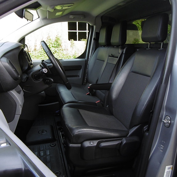 Opel Vivaro 12 of 30