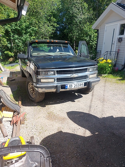 Chevrolet Silverado 2500 2 of 5
