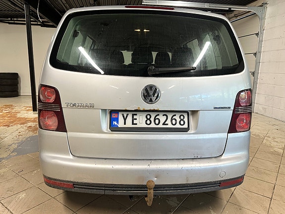 Volkswagen Touran 4 of 5