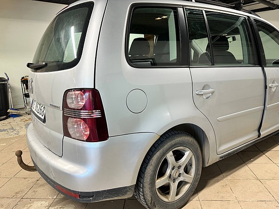 Volkswagen Touran 5 of 5