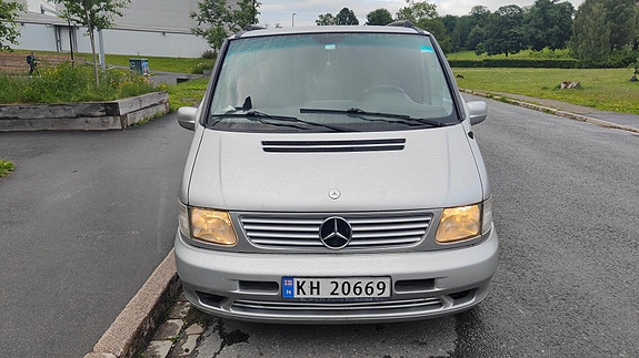 Mercedes-Benz Vito 220 2 of 5