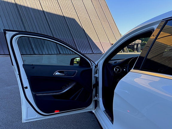 Mercedes-Benz A180 13 of 27