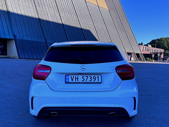 Mercedes-Benz A180 7 of 27