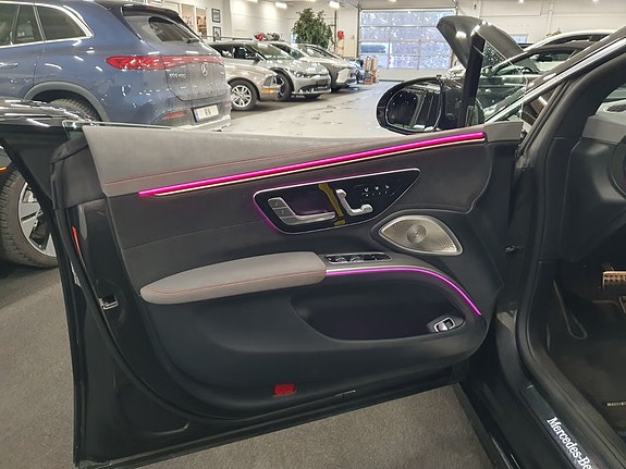 Mercedes-Benz EQS580 3 of 30
