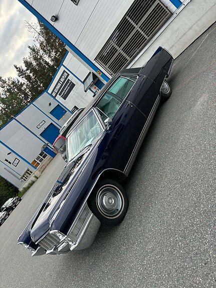 Cadillac Fleetwood 3 of 5