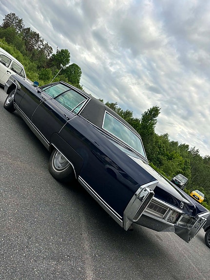Cadillac Fleetwood 4 of 5