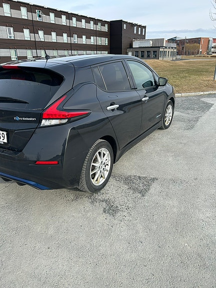 Nissan Leaf 4 of 9