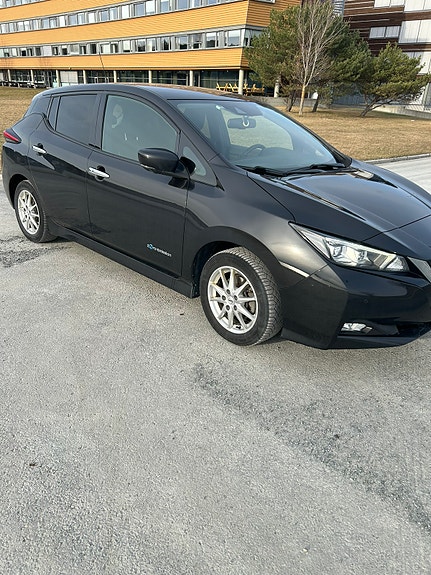 Nissan Leaf 3 of 9