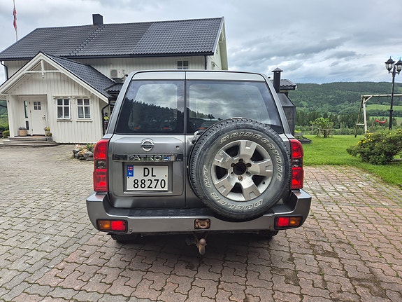 Nissan Patrol 4 of 5