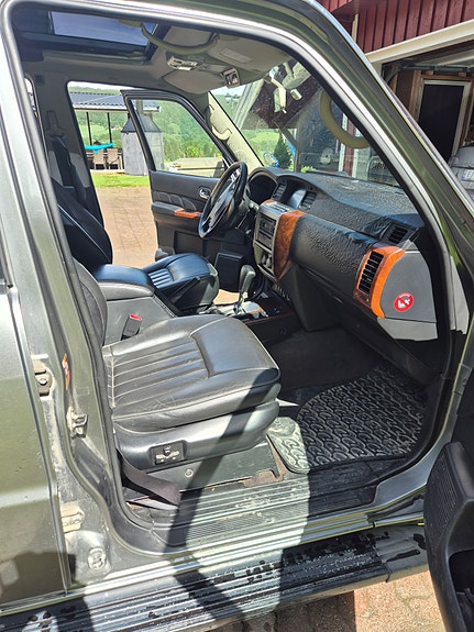 Nissan Patrol 16 of 23