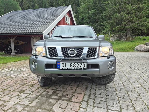 Nissan Patrol 2 of 5