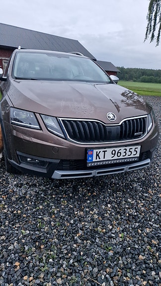 Skoda Octavia Scout 3 of 28