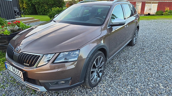 Skoda Octavia Scout 5 of 28