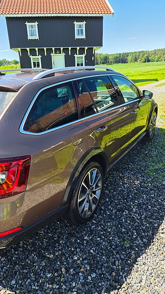 Skoda Octavia Scout 7 of 28