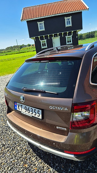 Skoda Octavia Scout 6 of 28