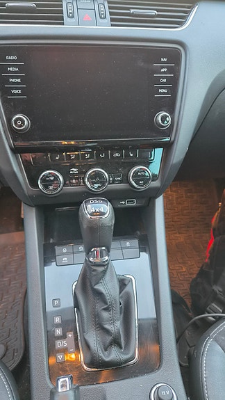 Skoda Octavia Scout 23 of 28