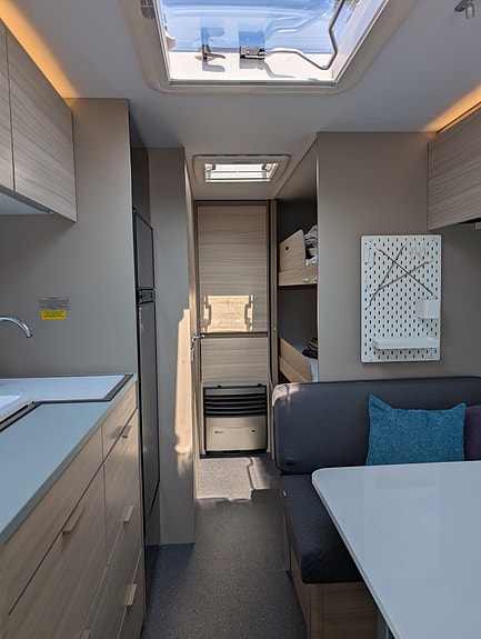 Adria Altea 552pk 17 of 30