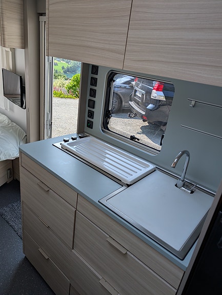 Adria Altea 552pk 18 of 30
