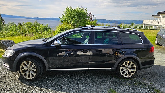 Volkswagen Passat Alltrack 3 of 16