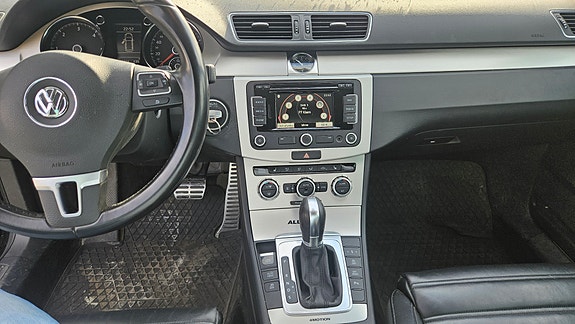 Volkswagen Passat Alltrack 9 of 16
