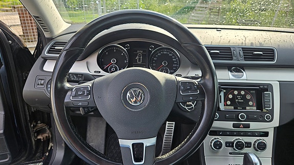 Volkswagen Passat Alltrack 8 of 16