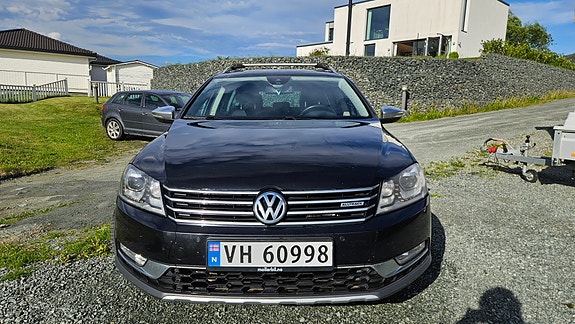 Volkswagen Passat Alltrack 2 of 16