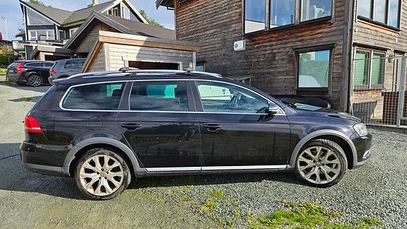Volkswagen Passat Alltrack 5 of 16