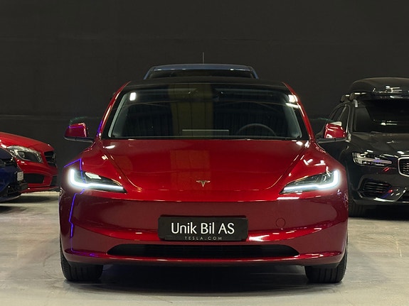 Tesla Model 3 4 of 5