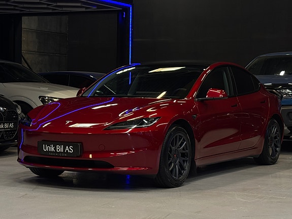 Tesla Model 3 2 of 5