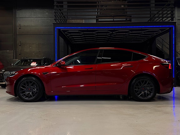 Tesla Model 3 5 of 5