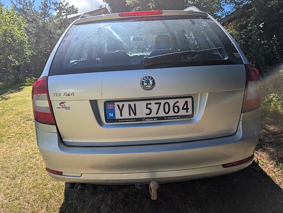 Skoda Octavia 2 of 5