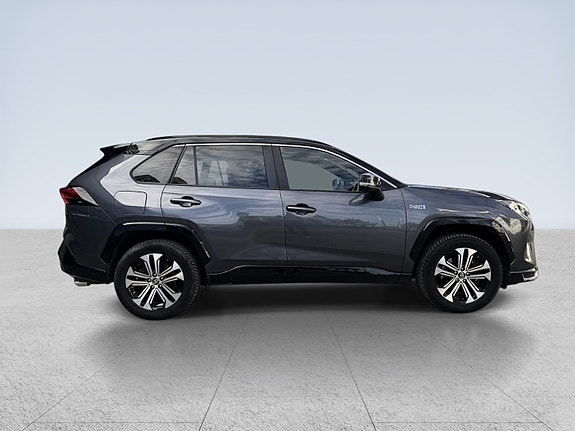 Toyota RAV4 Plug-in Hybrid 4 of 5
