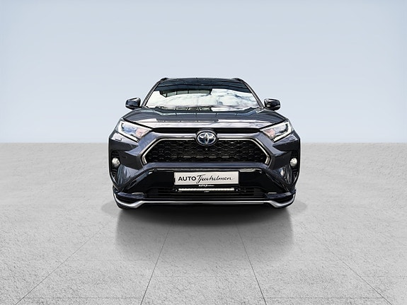 Toyota RAV4 Plug-in Hybrid 2 of 5