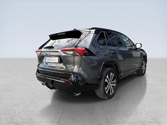 Toyota RAV4 Plug-in Hybrid 5 of 5