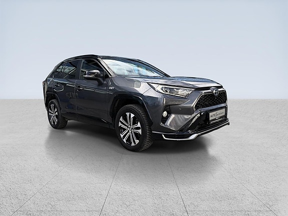 Toyota RAV4 Plug-in Hybrid 3 of 5