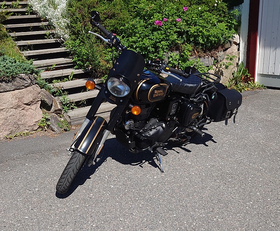 Royal Enfield Classic 500 Tribute Black Edition 3 of 5