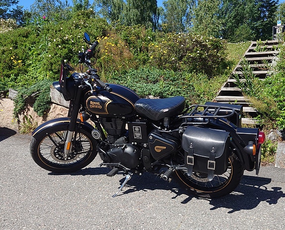 Royal Enfield Classic 500 Tribute Black Edition 4 of 5