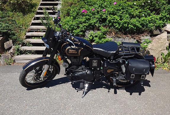 Royal Enfield Classic 500 Tribute Black Edition 2 of 5