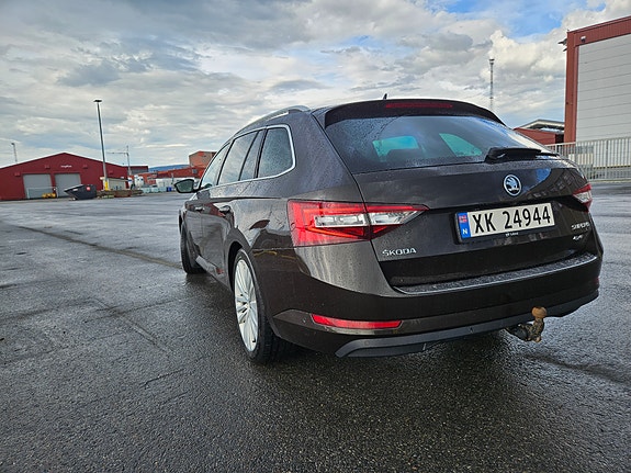 Skoda Superb 9 of 19