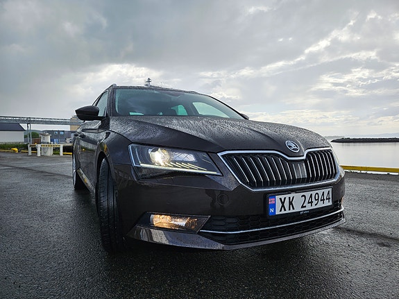Skoda Superb 2 of 19
