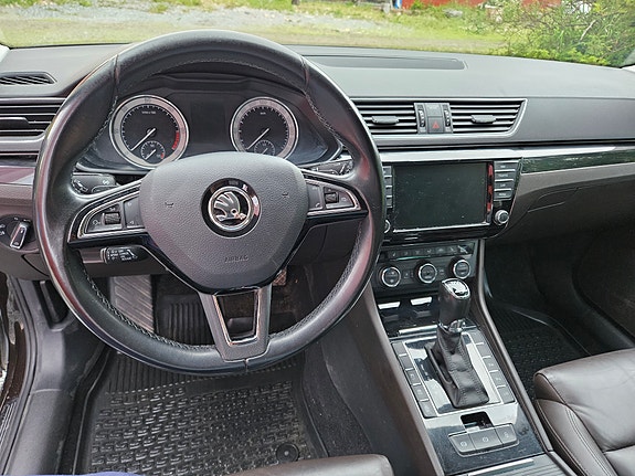 Skoda Superb 14 of 19