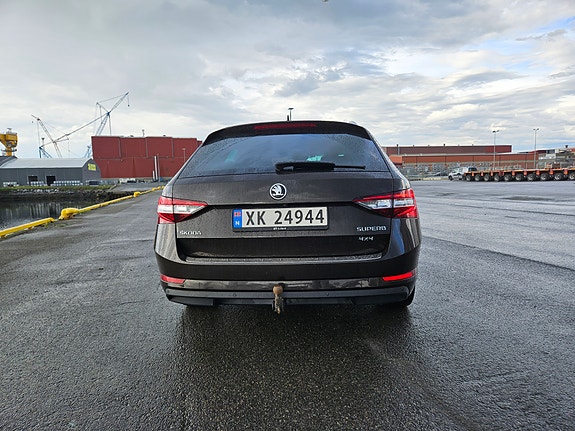 Skoda Superb 8 of 19