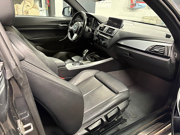 BMW 220d 8 of 17