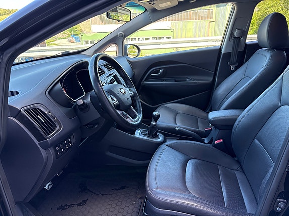 Kia Rio 11 of 30
