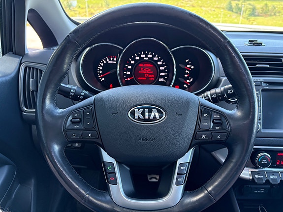 Kia Rio 24 of 30