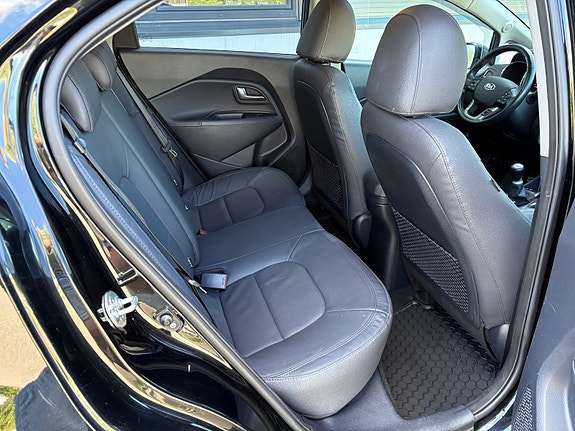 Kia Rio 19 of 30