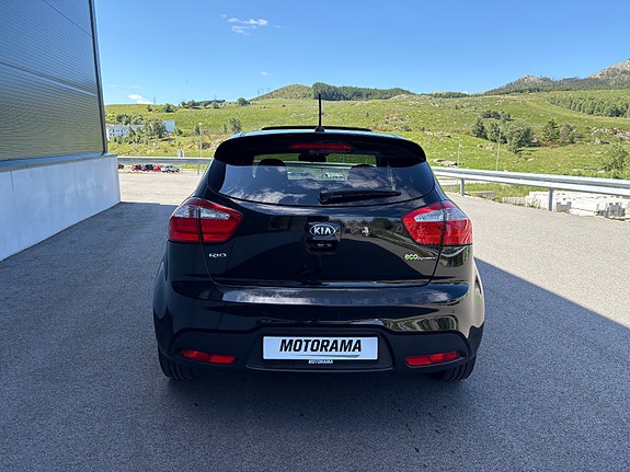 Kia Rio 4 of 5