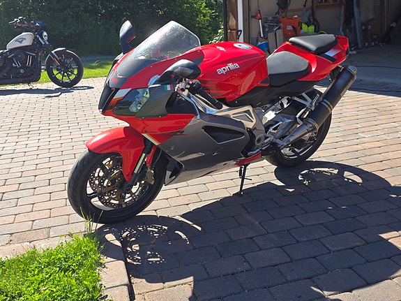 Aprilia RSV 1000 R 5 of 5