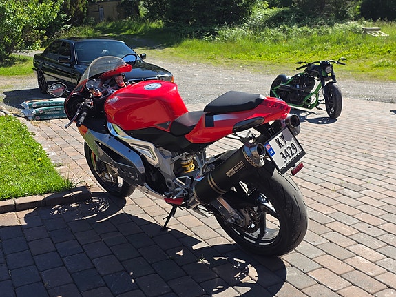Aprilia RSV 1000 R 3 of 5